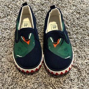 Baby Gap toddler dinosaur slip-on blue shoes size 7.
